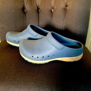 Dansko Kane Blue EVA clog.  In GREAT condition! Size 36 or woman’s 6/6.5